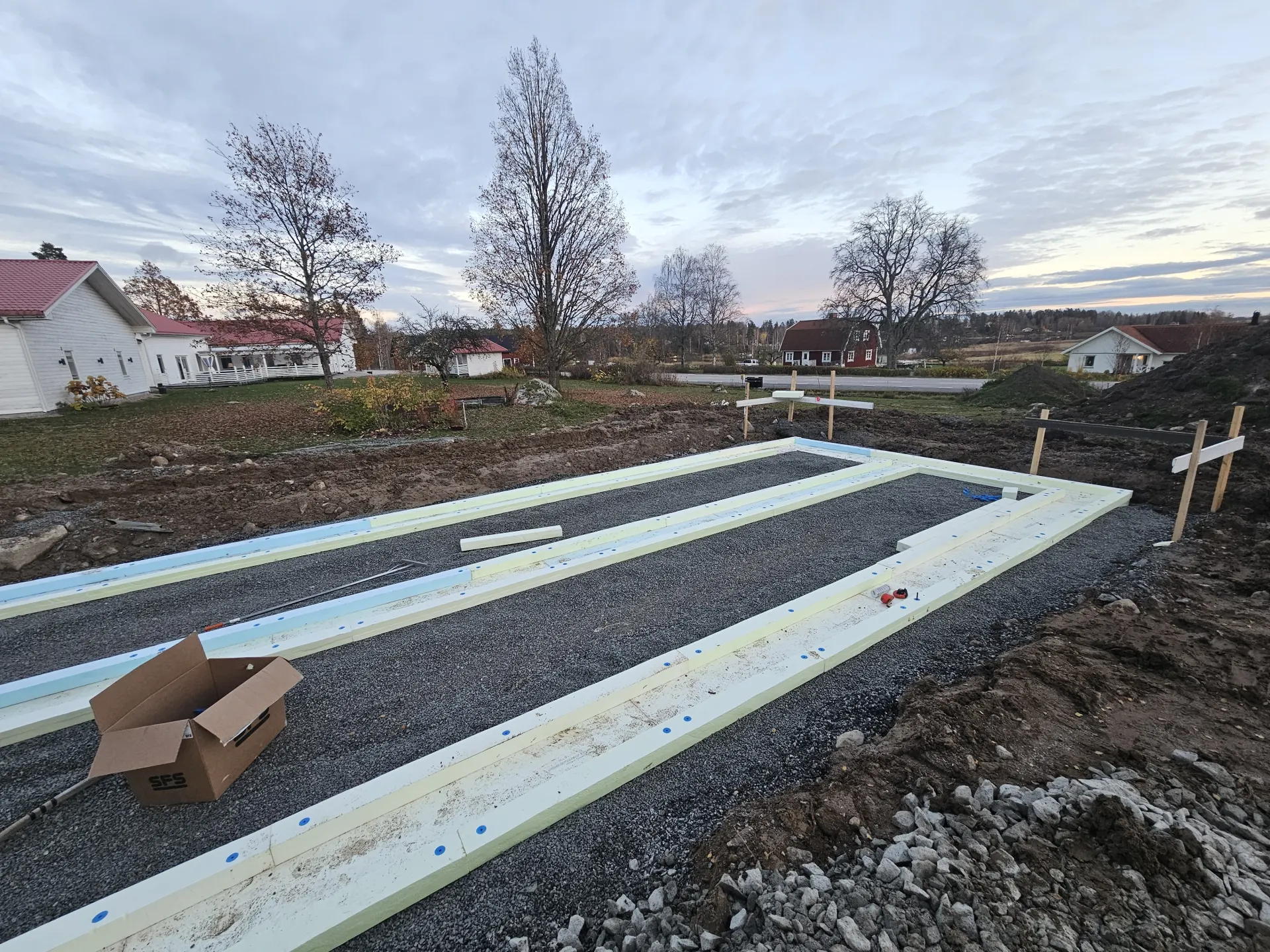 Pool och uterum – markarbete och anläggning utförd av Tallvillage Entreprenad i Örebro län